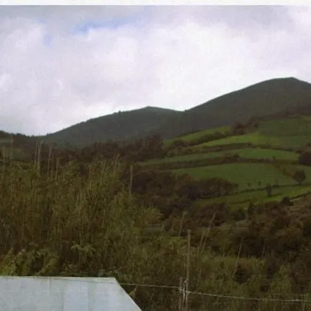 Um Da Casa Do Monte Água de Alto