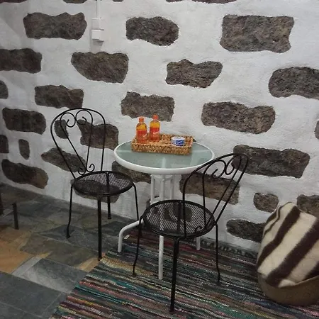 Um Da Casa Do Monte דירה *