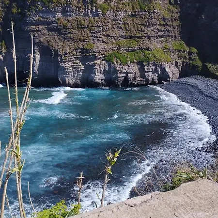 Um Da Casa Do Monte Água de Alto