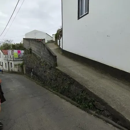 Um Da Casa Do Monte